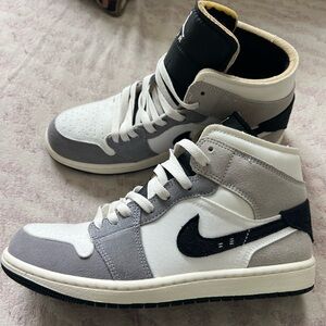 Size 8.5/ 42 men’s Nike Air Jordan 1 Mid SE Craft white gray black